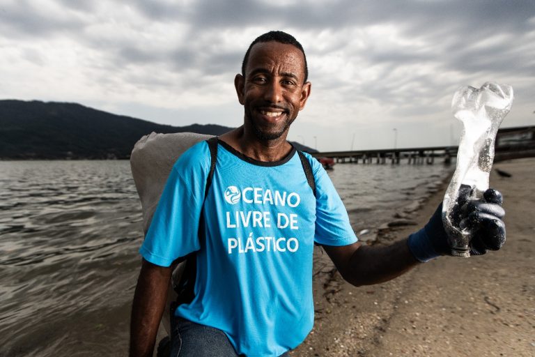 LORD E PLASTIC BANK VÃ O RETIRAR 6 MILHÕ ES DE GARRAFAS PLÁ STICAS DO MEIO AMBIENTE NO BRASIL EM 2025