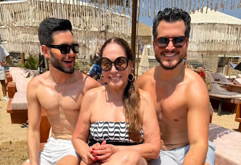 Susana Vieira celebra aniversário e posa com os Dres. Binho Alencar e Victor Bechara em Mykonos, na Grécia