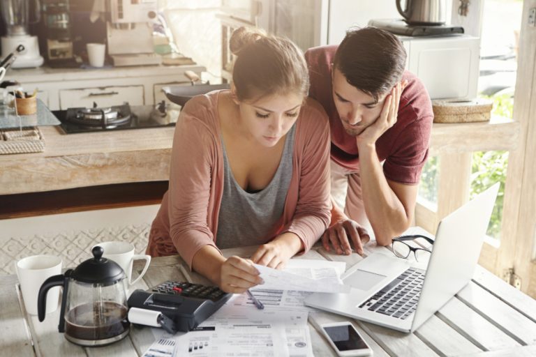 Reajuste do plano de saúde impacta consumo das famílias