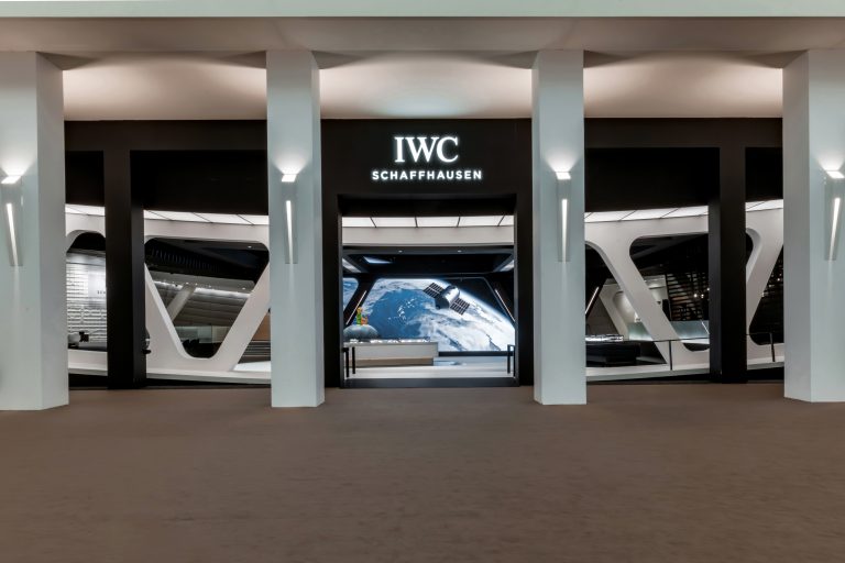 IWC Schaffhausen flerta com o Cosmos e lança primeiro relógio-ferramenta para voos espaciais humanos na Watches and Wonders 2026 – Suíça