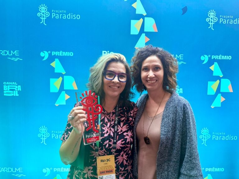 Keka Reis recebe Prêmio Paradiso de Roteirista no ABRA
