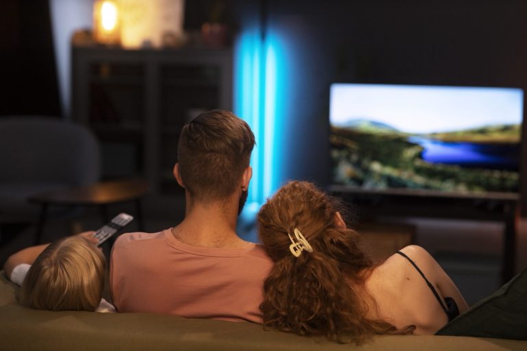 Com mercado publicitário rumo aos US$ 1,4 trilhão, inteligência artificial e experiências de rua redesenham a comunicação no Brasil