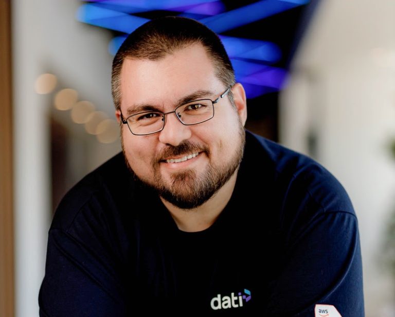 Dati firma acordo estratégico de três anos com a AWS para acelerar expansão e projetos de inteligência artificial