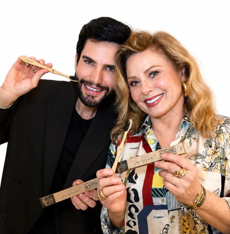 Sustentabilidade até na hora da higiene bucal: Vera Fischer e o Dr. Binho Alencar lançam escova ecológica no Leblon, no Rio de Janeiro