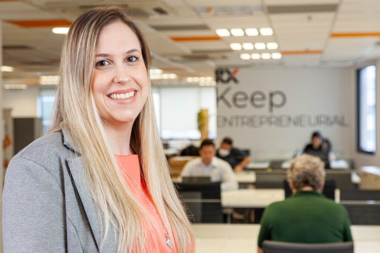 RX anuncia Amanda Franza como nova gerente de produto da FIEE