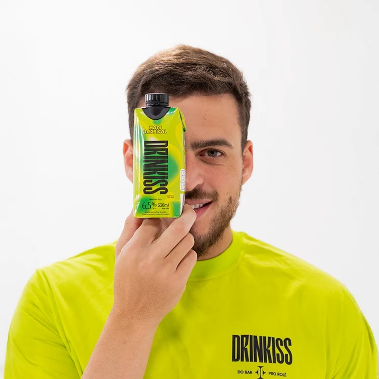 DRINKISS, marca de bebidas de Jon Vlogs, alcança marca de 500 mil produtos vendidos nos primeiros meses