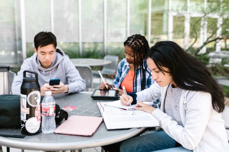 Wizard e Escola da Nuvem unem forças para capacitar jovens