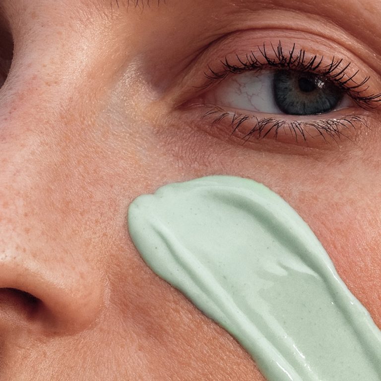 Sua pele precisa de mais produtos? Barreira cutânea ganha espaço no skincare