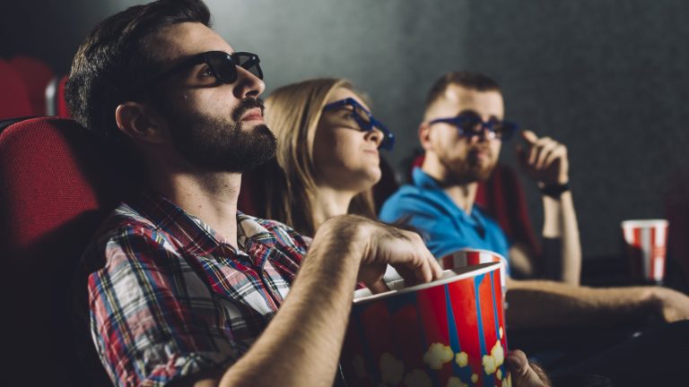 Cinema brasileiro vive boa fase, mas 36% descobrem lançamentos quando já estão nas salas ou no streaming, aponta pesquisa inédita