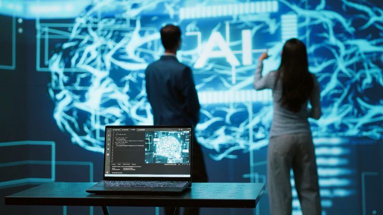 IA aumenta produtividade, mas pode fechar a porta de entrada do mercado de trabalho