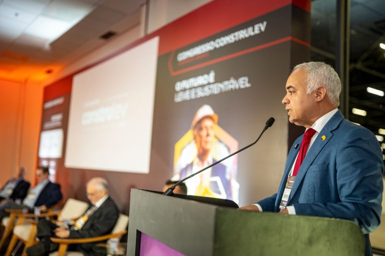 Na Construlev Expo ministro das Cidades relaciona inovação à expansão da habitação