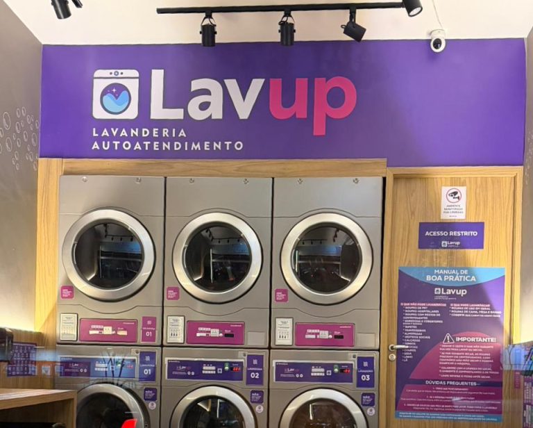 Lavup acelera expansão e amplia presença no mercado de lavanderias de autoatendimento